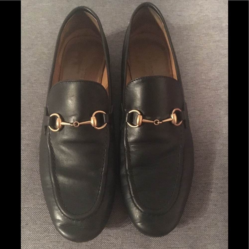 Authentic Gucci Loafers in black leather.